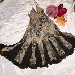 Adorable sundress, who doesn’t love to twirl 😊